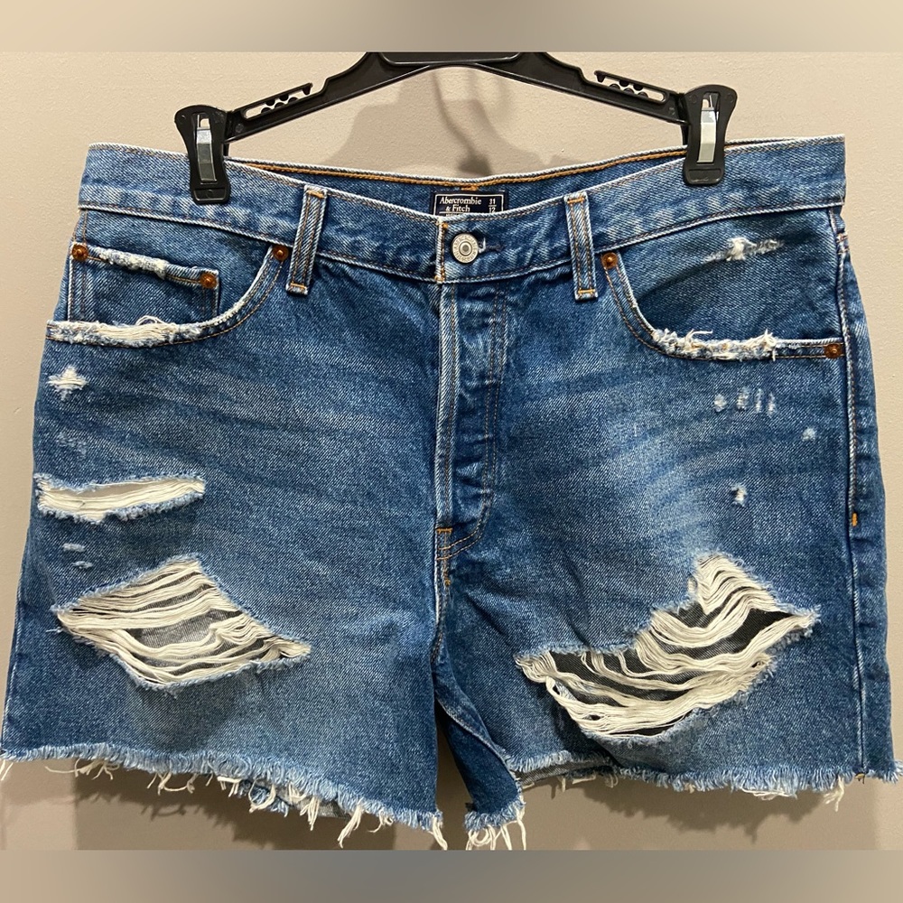 Abercrombie & Fitch high-rise 4” Shorts NWT